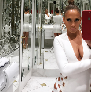 Jennifer Lopez photographed in the bathroom mirror. The detail the fans noticed immediately
