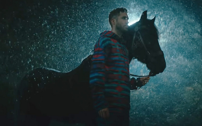 Calvin Harris and Rag'n'Bone Man Have Released A New Music Video for "Giant"