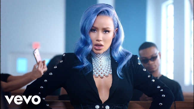 Iggy Azalea's Hair is  Blue In Her New "Sally Water" Music Video