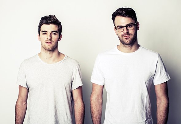 The Chainsmokers Make their First Live "Paris" Performance on SNL