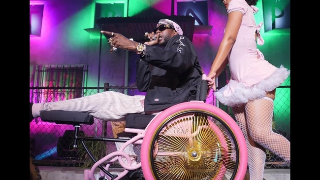 2 Chainz Performs in Pink Wheelchair Despite Broken Leg